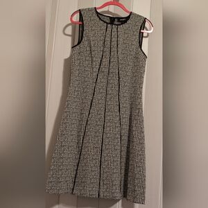 Black and white DKNY trendy dress, Size10